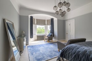 8 bedrooms, iron/ironing board, WiFi, bed sheets - Drumnacree House | Rural Perthshire Retreat with Golf Links | Pet Friendly (Alyth)