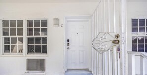 Studio | Interior - Relaxing Studio Near the Beach - Parking (Miami Beach)