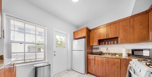 Studio | Private kitchen - Relaxing Studio Near the Beach - Parking (Miami Beach)