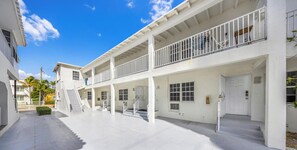 Exterior - Relaxing Studio Near the Beach - Parking (Miami Beach)