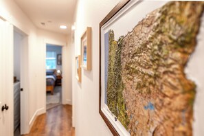 3 bedrooms, iron/ironing board, WiFi, bed sheets - # beautiful Eugene gem near UO # 3 bedroom townhome with views!! (Eugene)