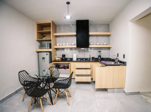 Apartment one block from the 3rd ring road, only 20 minutes from the San Marcos fair.