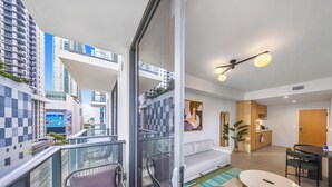 A modern apartment with a balcony, a dining area, and a kitchenette. - The Crosby Exclusive Condo - Pool & Gym (Miami)