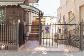 Property grounds - riMINI house - One Bedroom Apartment, Sleeps 2 (Rimini)