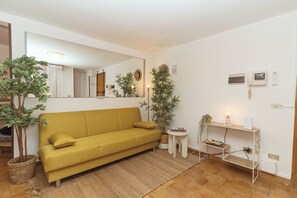 TV - riMINI house - One Bedroom Apartment, Sleeps 2 (Rimini)
