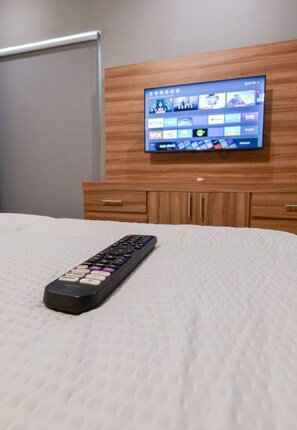 3 bedrooms, desk, iron/ironing board, WiFi