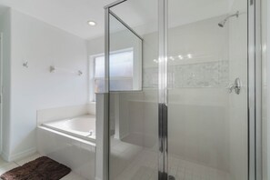 Hair dryer, towels - 5-Bed Villa w/ Private Pool (Davenport)