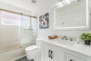Hair dryer, towels - 5-Bed Villa w/ Private Pool (Davenport)