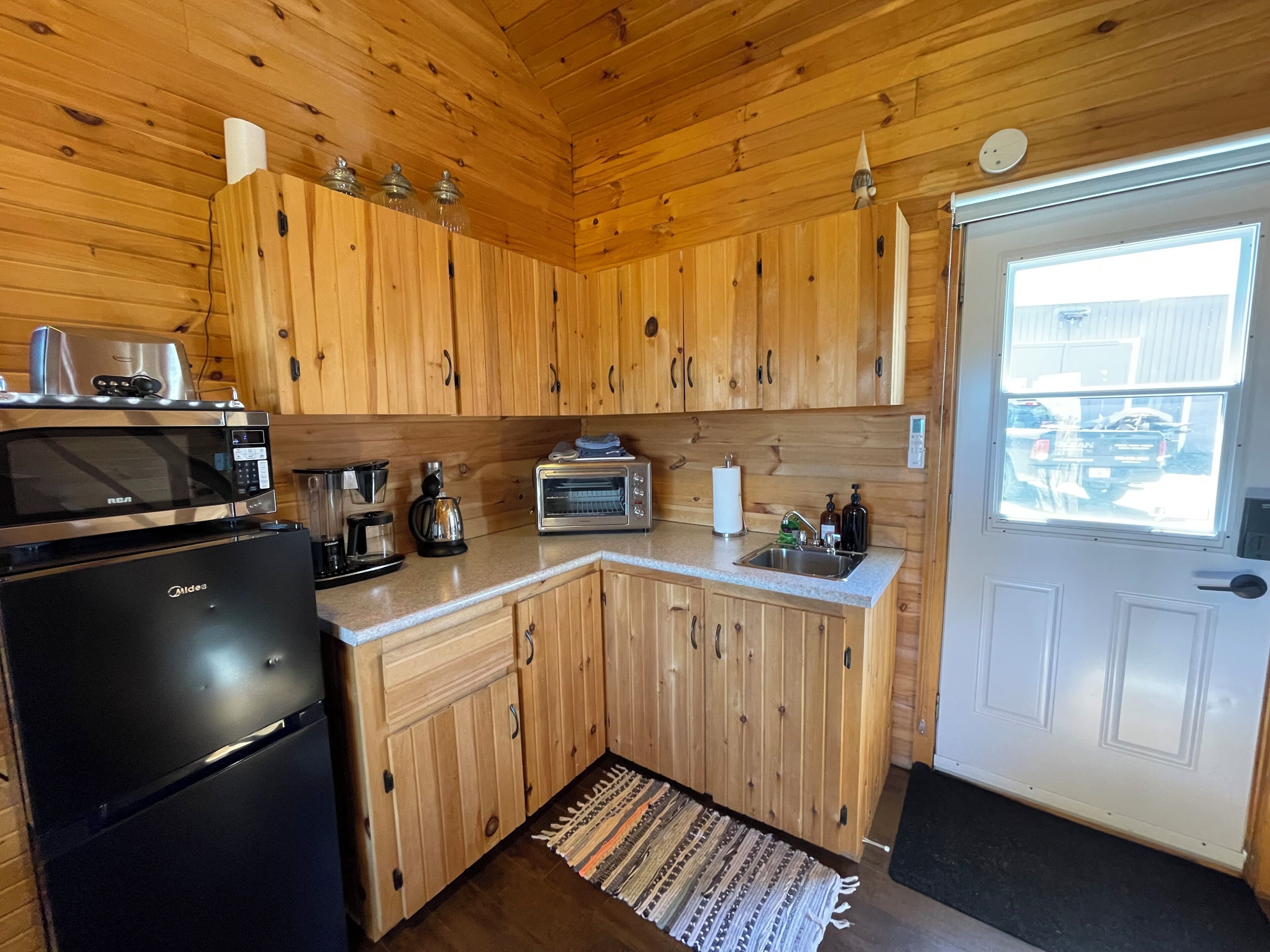Fridge, microwave, oven, coffee/tea maker
