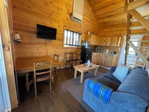 Living area - Pasture View Cottage (Lunenburg)