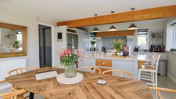 Cottage | Dining