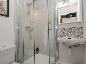 Cottage | Bathroom - Barn Howe (Kendal)