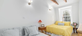 The Cozy Cottage Loft · Walk to Downtown & UNB