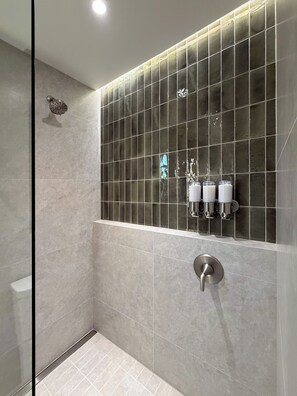 Bathroom - Armando Rempel (Cuauhtemoc)