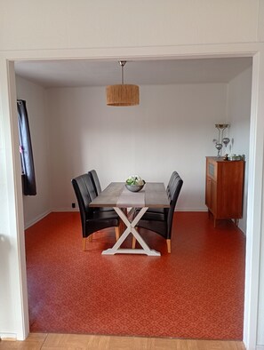 Dining -  English text (Vestland)