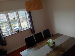 Dining -  English text (Vestland)