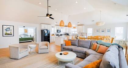 9BR Ocean Estate • Pool • Hot Tub, 350 FT to Beach