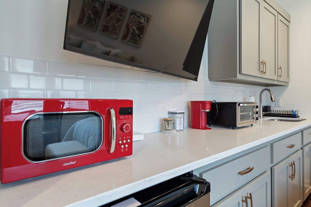Fridge, microwave, coffee/tea maker, electric kettle