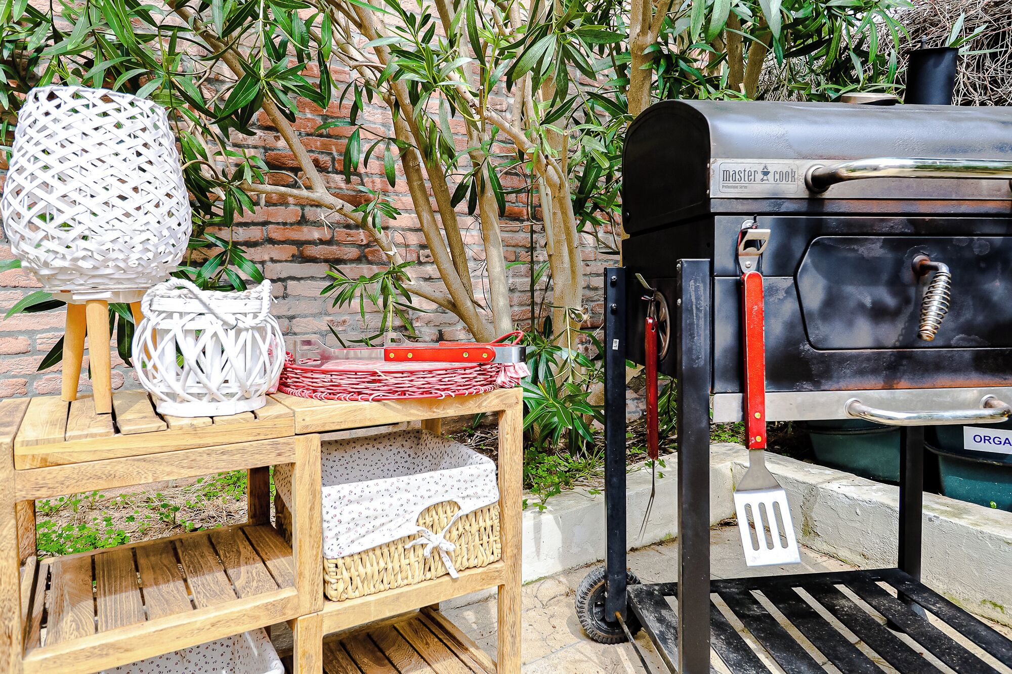 المنطقة المحيطة بالمنشأة