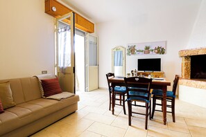 TV - Villa sulla Spiaggia by Casa di Marco (Padula Bianca)