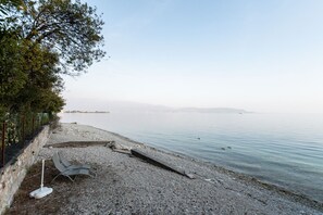 Beach - Villa Excelsior_Art Nouveau Villa with Lake Access (Toscolano-Maderno)