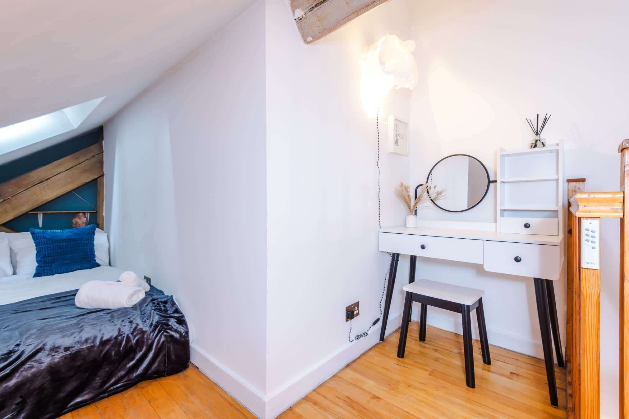 1 bedroom, iron/ironing board, internet, bed sheets