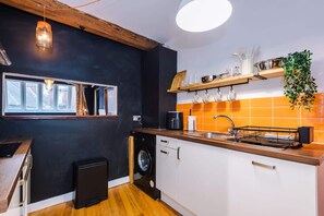 Kaffetrakter/tekoker, kjøleskap, mikrobølgeovn og ovn