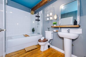 Shower - Stylish 1BDR Duplex Loft Piccadilly (Manchester)