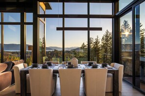 Dining - The Edge - Modern Retreat with Panoramic Views (Sandpoint)