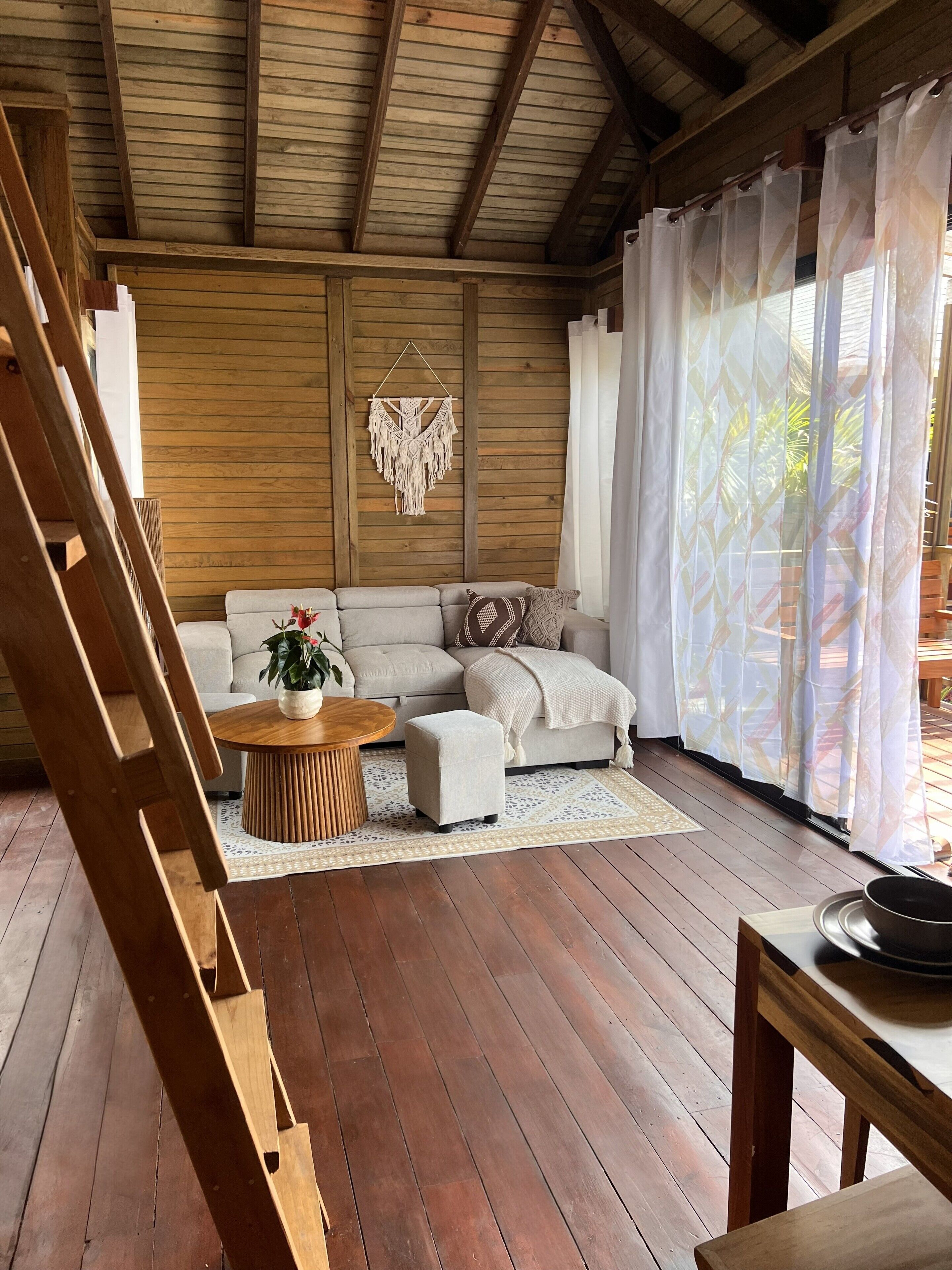 Comfort Cabin, Oceanfront | Living area