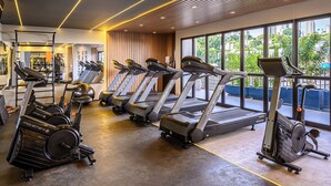 A gym with treadmills, exercise balls, and weight machines. - Update  (São Paulo)