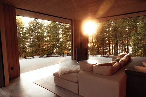Nine Horizons Sunny Westside Forests and Oceans views. Super Private and Spa.