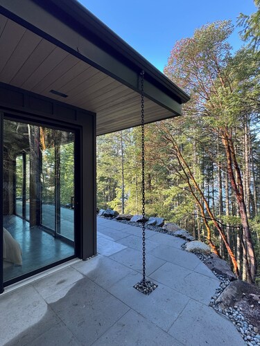 Nine Horizons Sunny Westside Forests and Oceans in Land Reserve