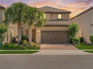Exterior - Mins away from Theme Parks • Resort Access • Pool (Davenport)