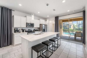 Fridge, microwave, oven, stovetop - Mins away from Theme Parks • Resort Access • Pool (Davenport)