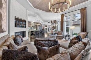 Living area - 10K SF KC Estate | Sport Court, Pool & Group Stay (Overland Park)