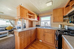 Private kitchen - Cayton Bay Caravan for 6, Pet Friendly & Parking (Scarborough)