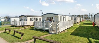 Cayton Bay Caravan for 6, Pet Friendly & Parking