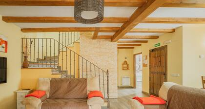 Las Eras III Country House in Medieval Ayllón – 4 En-Suite Bedrooms & Mountain Views