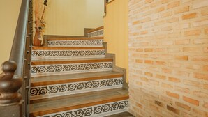 A staircase with patterned steps and a brick wall. - Las Eras III Rural House in Medieval Ayllón – 4 Bedrooms with Bathrooms and Mountain Views (Ayllón)