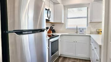 Coffee/tea maker, fridge, microwave, oven