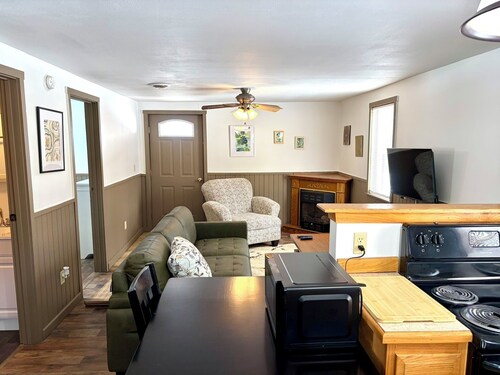 Lower 2-Bed Apartment @ Creamery Meadows Apt 1