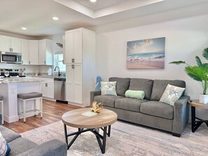 TV - Coastal Oasis Gem: Prime Location|King Beds (Punta Gorda)