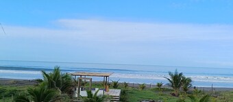 Serene 2-bedroom cabin at the beach in Guatemala
