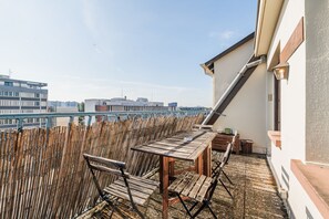 Outdoor dining - Panorama Cathédrale - Appt lumineux avec parking privé (Strasbourg)