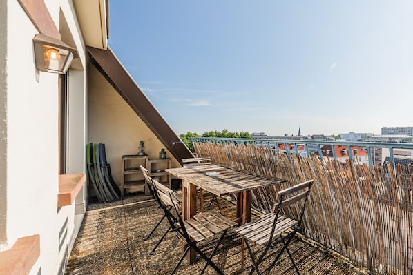 Outdoor dining - Panorama Cathédrale - Appt lumineux avec parking privé (Strasbourg)