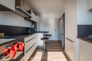 Refrigerador, microondas, horno y lavavajillas