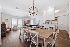 Interior - Beach Escape| Ping Pong | Hammock | Outdoor Shower (Galveston)