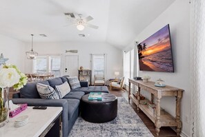 TV, ping pong - Beach Escape| Ping Pong | Hammock | Outdoor Shower (Galveston)