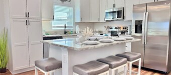 Coastal Bliss: Sunset Views | Near Beach+Dining
